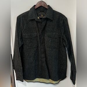 Men's Freedom Foundry %100 cotton button down shirt size M